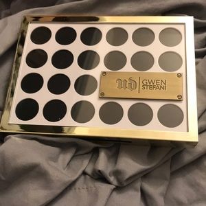 Urban Decay Gwen Stefani eyeshadow palette